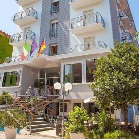 Hotel New Castle Cesenatico Exterior photo