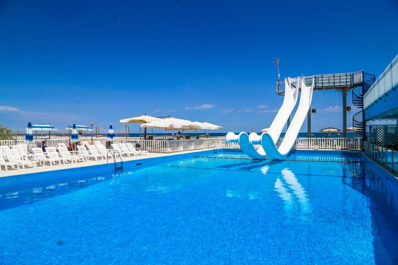 Hotel New Castle Cesenatico Exterior photo